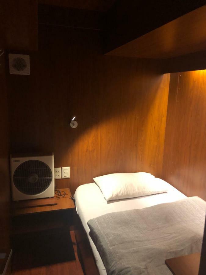 Onkel Inn Airport Sleepbox لاباز المظهر الخارجي الصورة